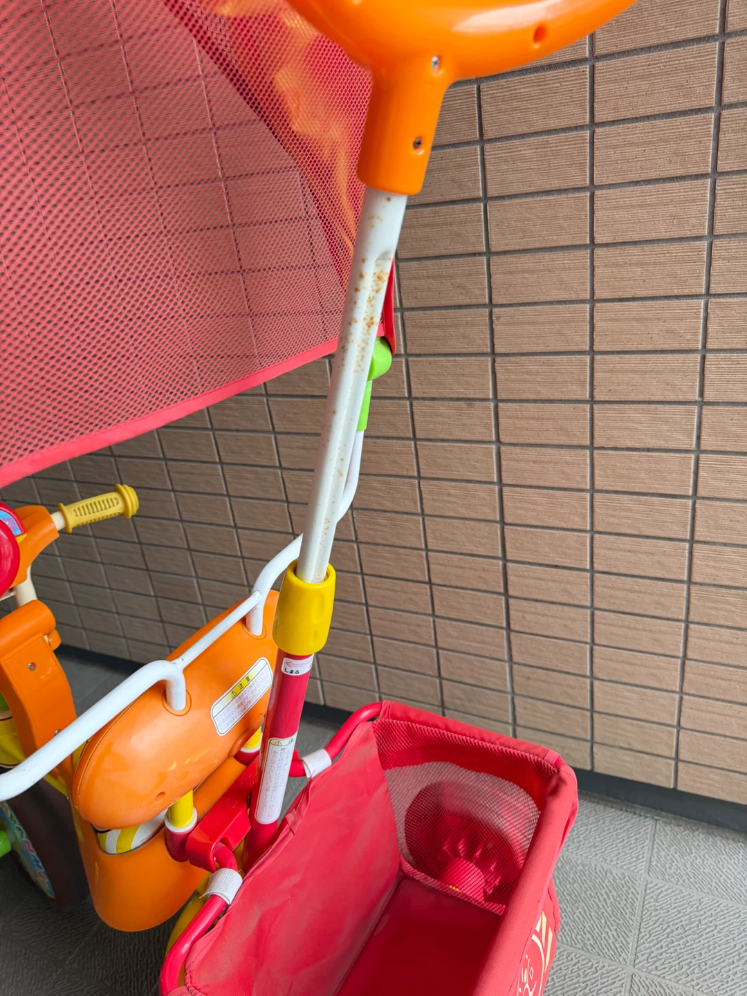 アンパンマン 三輪車 サンシェード付きの写真6枚目