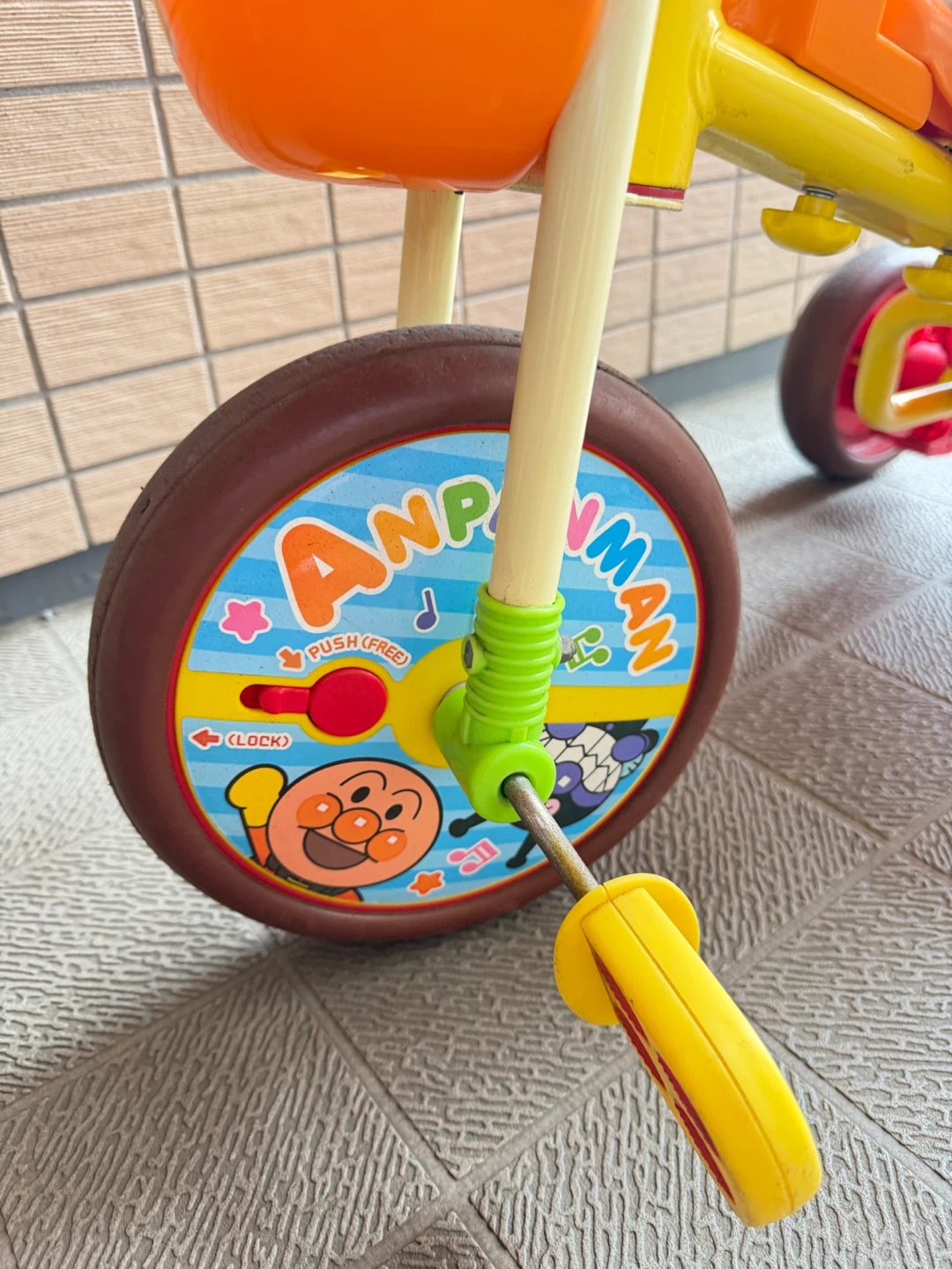 アンパンマン 三輪車 サンシェード付きの写真7枚目