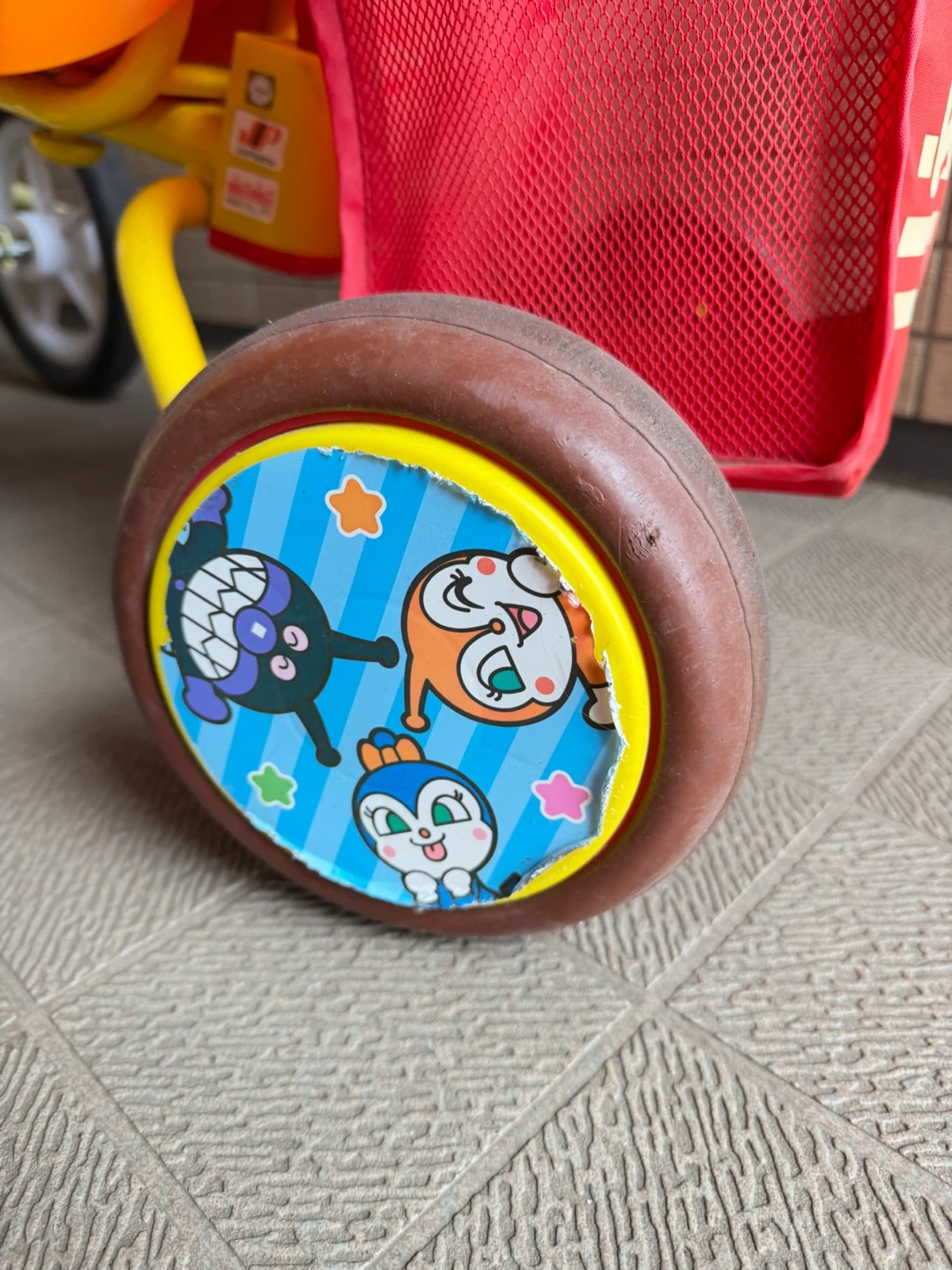 アンパンマン 三輪車 サンシェード付きの写真8枚目
