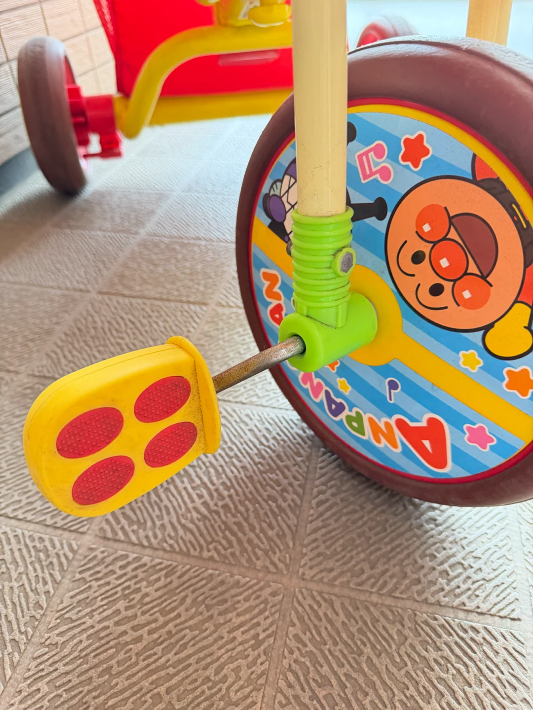 アンパンマン 三輪車 サンシェード付きの写真9枚目