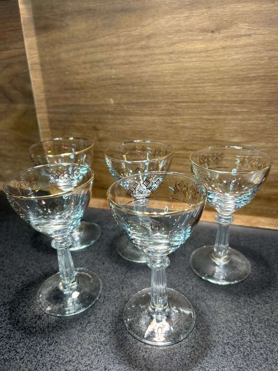 Vintage Gold-Rimmed Coupe Glasses (Set of 8)の写真2枚目
