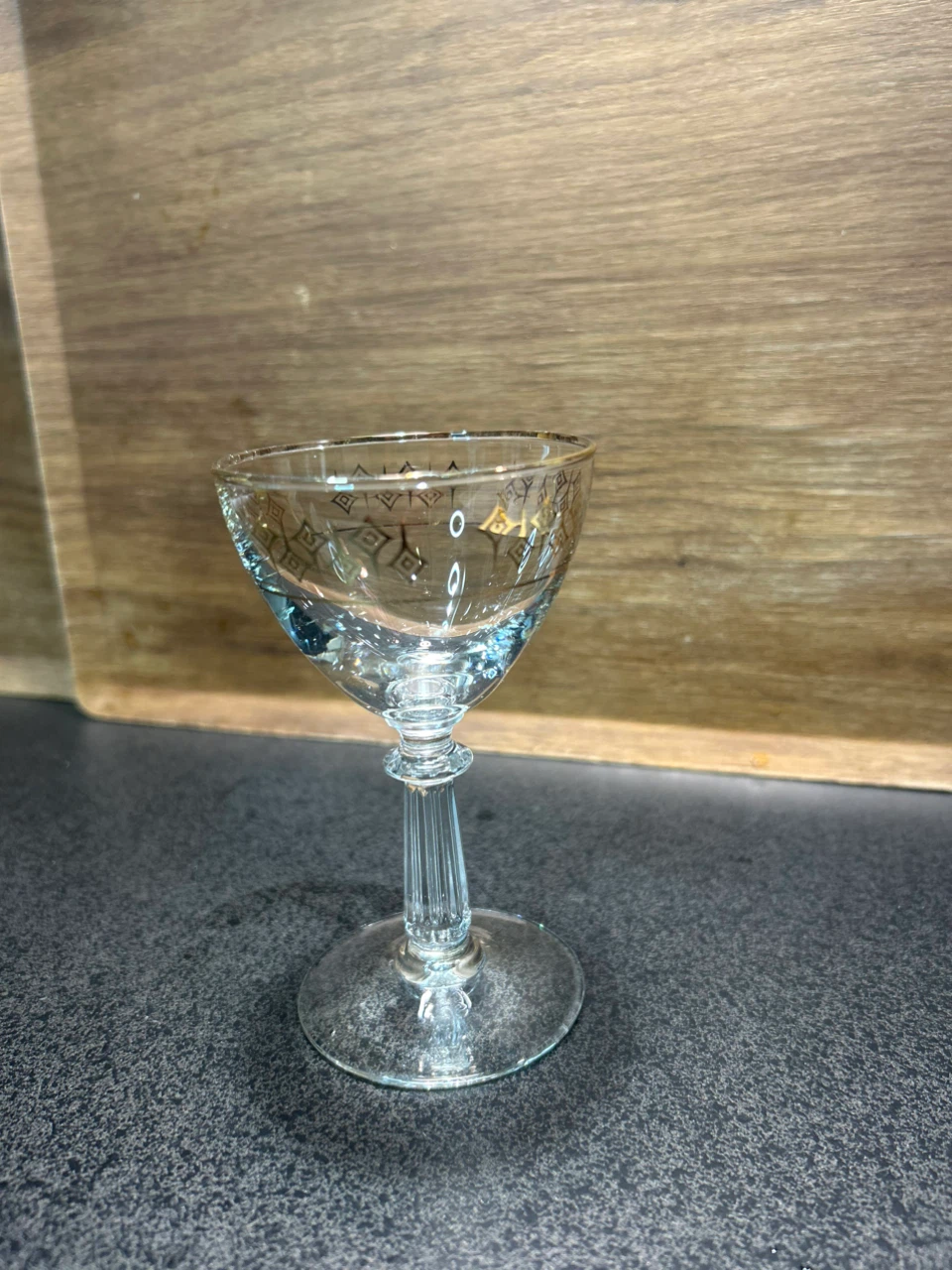 Vintage Gold-Rimmed Coupe Glasses (Set of 8)の写真5枚目