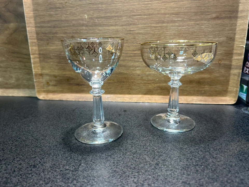 Vintage Gold-Rimmed Coupe Glasses (Set of 8)の写真6枚目