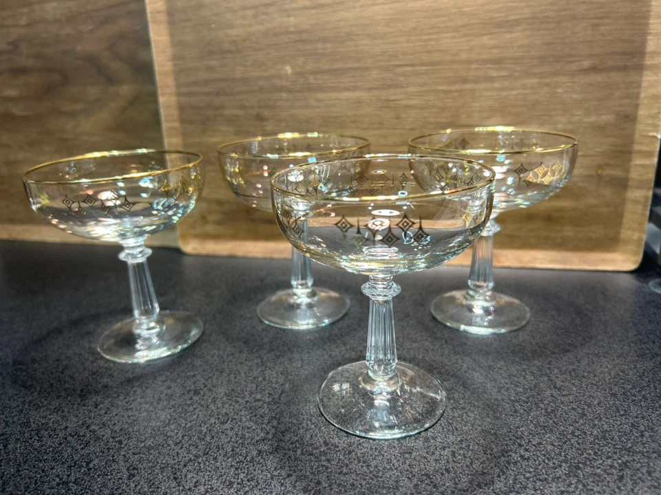 Vintage Gold-Rimmed Coupe Glasses (Set of 8)の写真7枚目