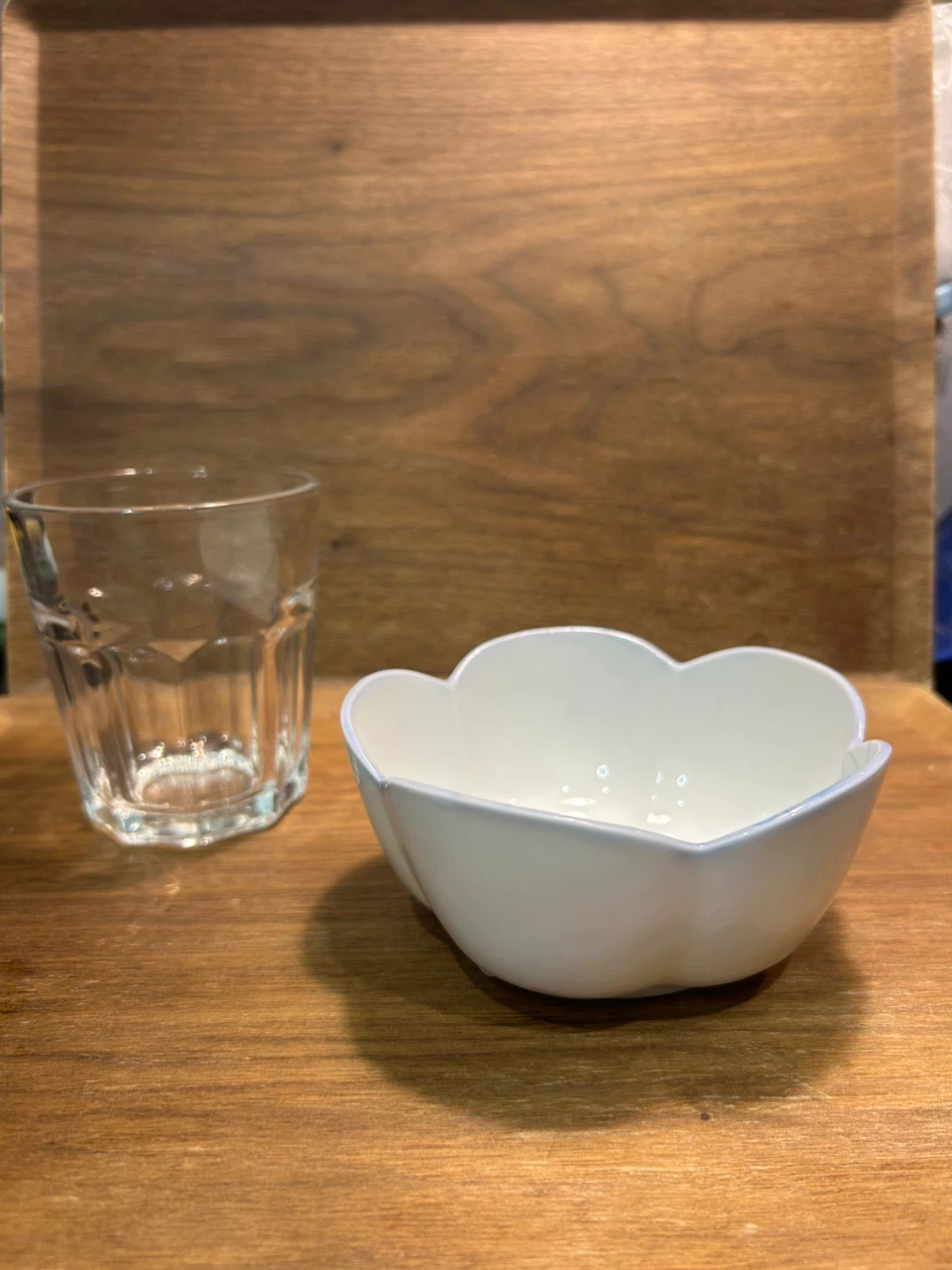 5 flower shaped bowls with blue grape vine designの写真10枚目