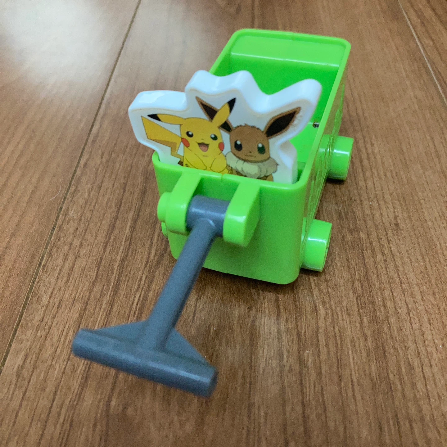 ポケモン マクドナルド おもちゃ ピカチュウ イーブイ