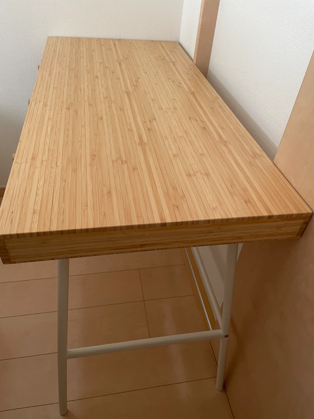IKEA リルオーセンデスク 幅102cm 定価: 16,990円の写真2枚目