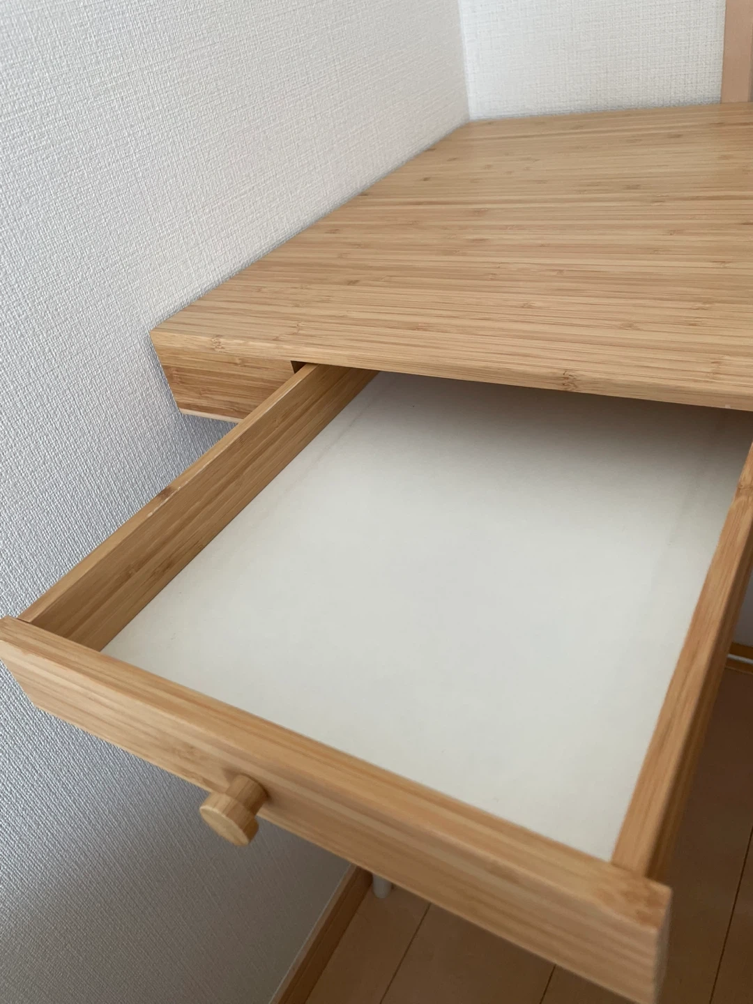 IKEA リルオーセンデスク 幅102cm 定価: 16,990円の写真4枚目