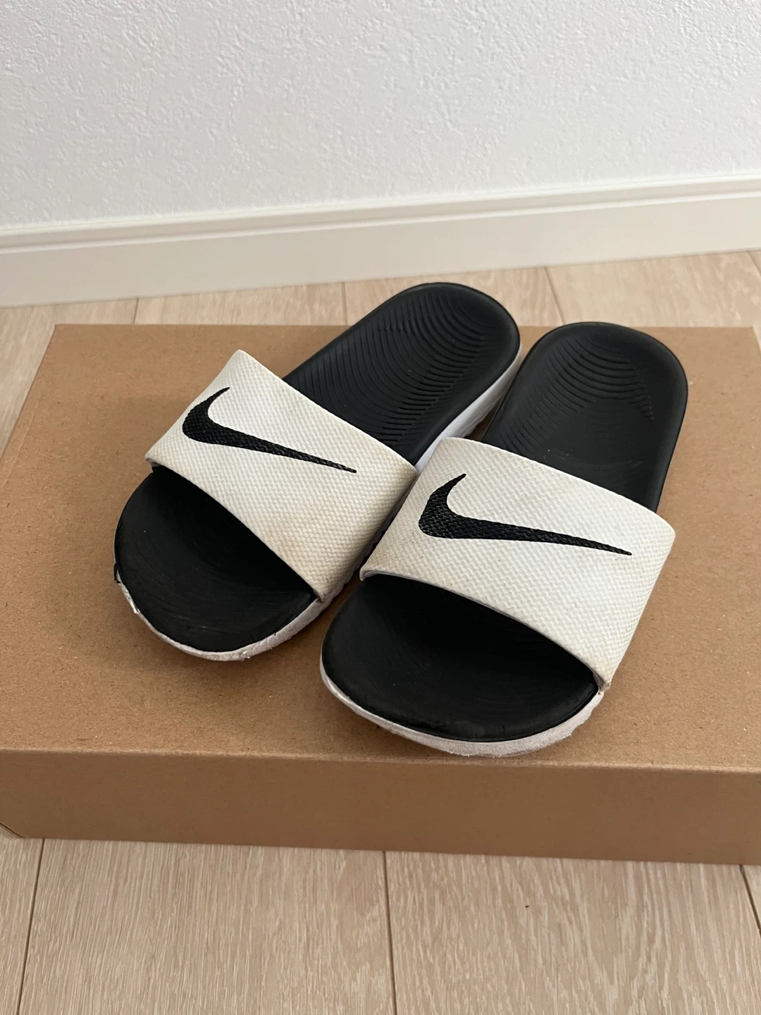 美品 17cmNIKE ナイキ キッズ スニーカー サンダル 2足セット ブラック おまけありの写真5枚目