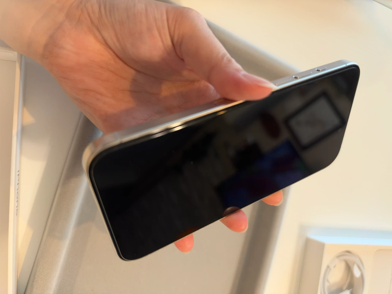 アップル iPhone 15 Pro Max256G 本体 箱・付属品付きの写真5枚目