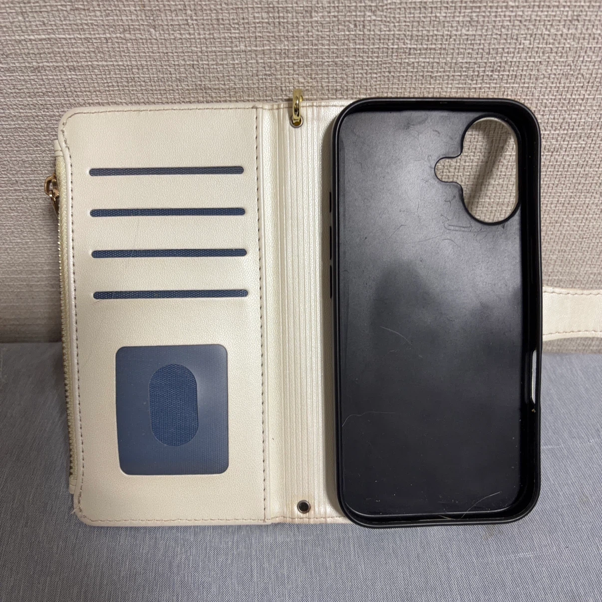キルティング 手帳型スマホケース ストラップ付きの写真2枚目