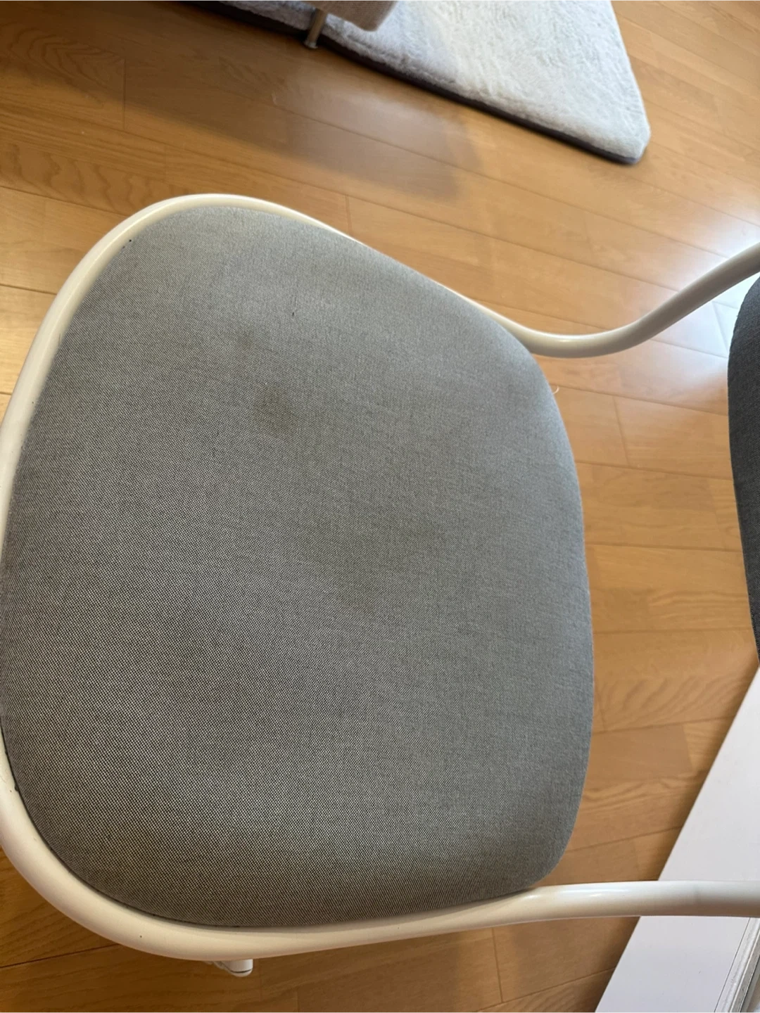 IKEA ワークチェア 昇降式 グレー ホワイトの写真3枚目