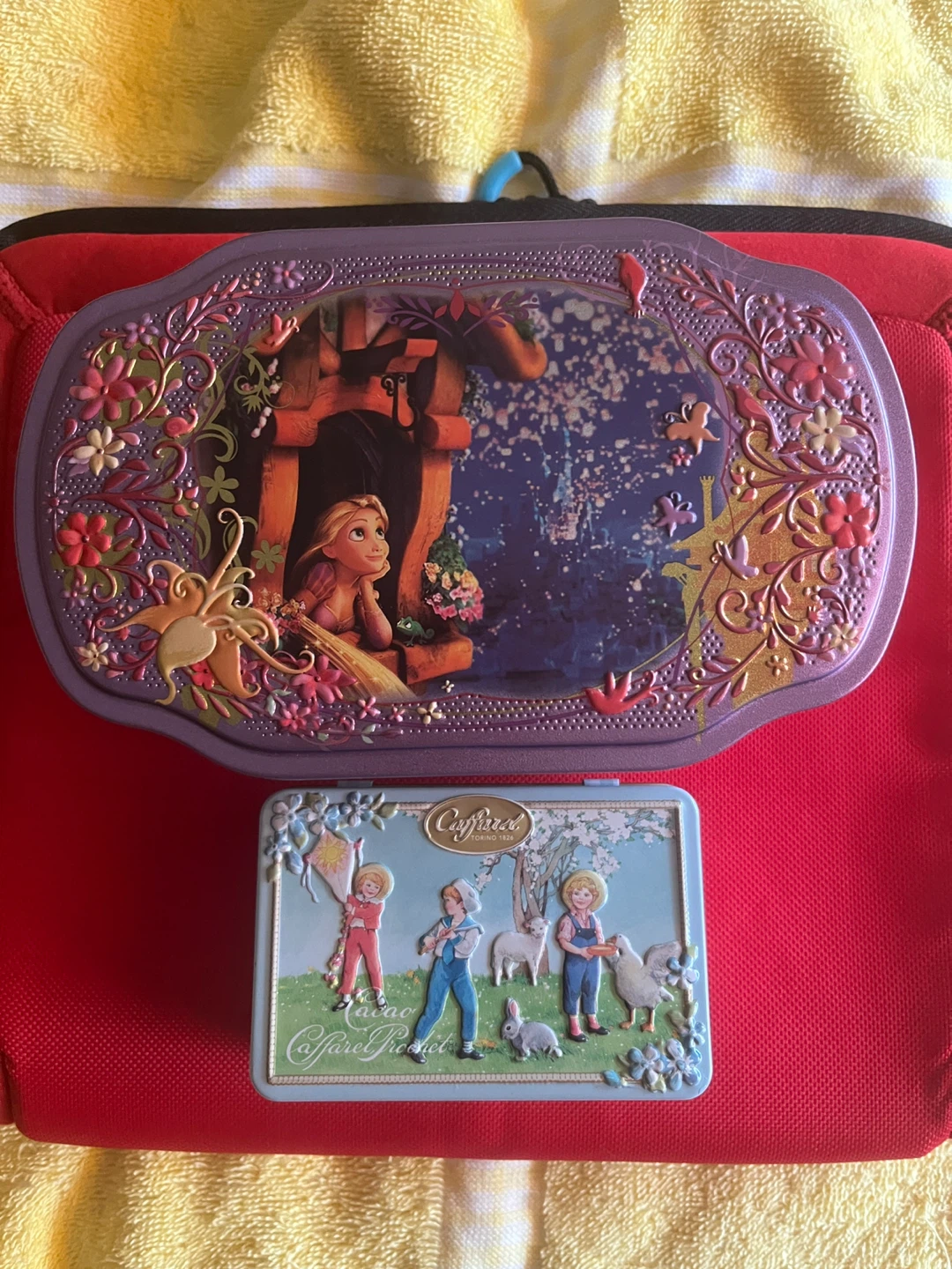 ディズニーとカファレルの空き缶