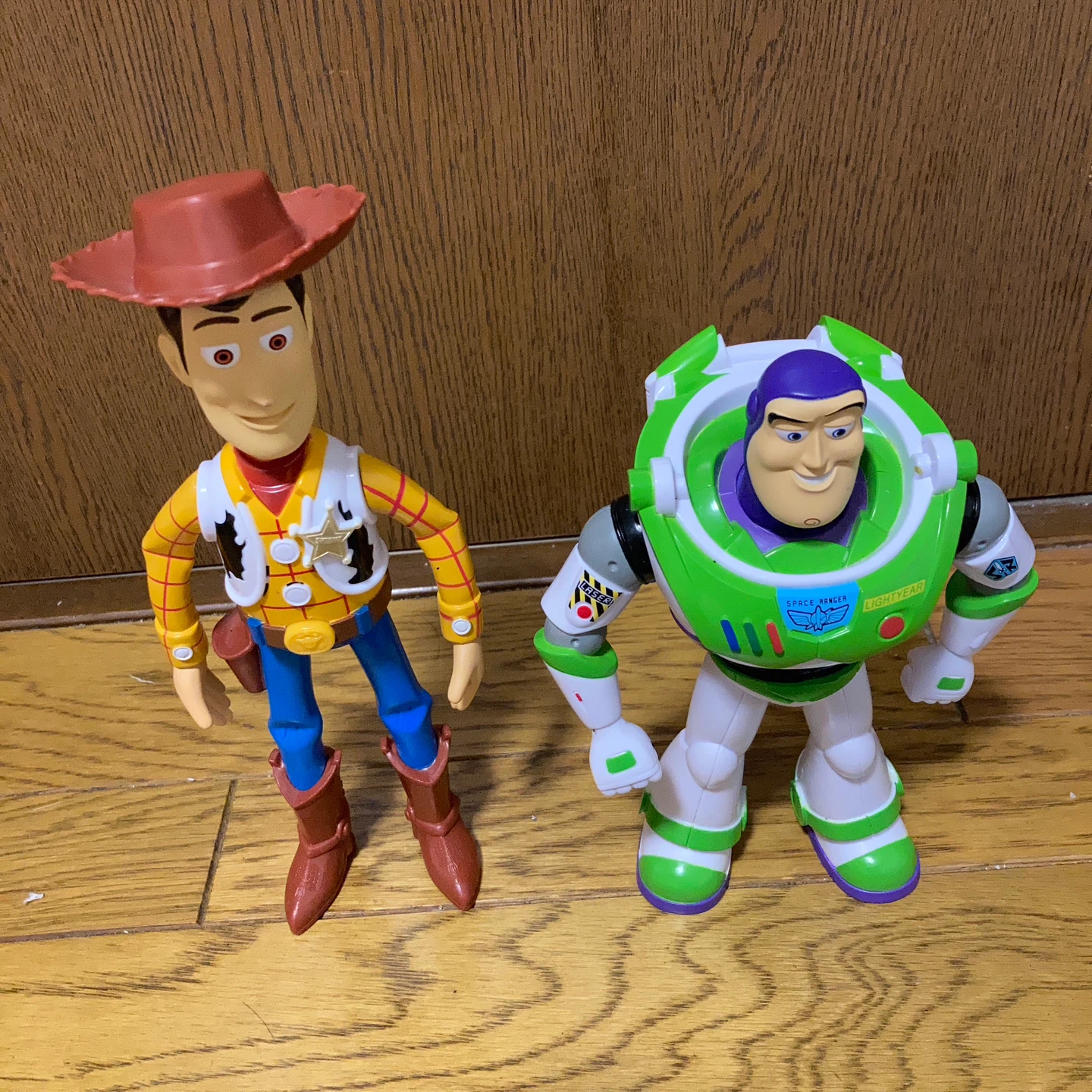 トイ・ストーリー おしゃべりウッディ＆バズライトイヤーフィギュアセット