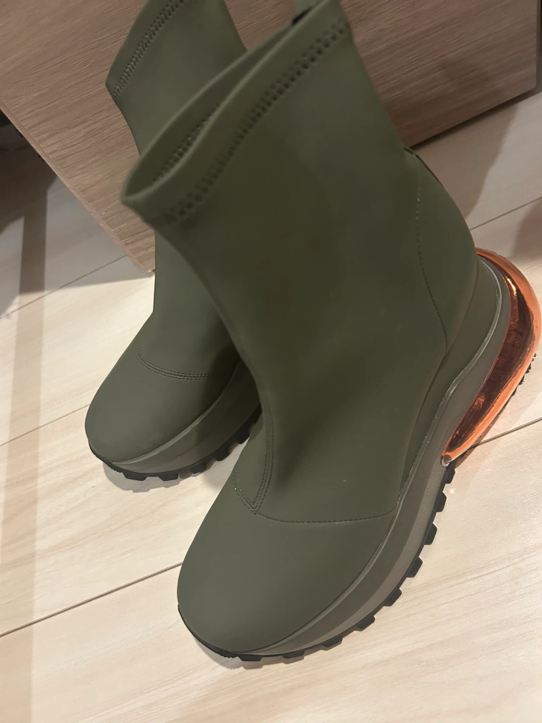 YELLO カーキ ブーツ 厚底の写真2枚目