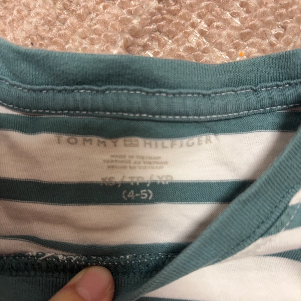トミーヒルフィガー ボーダーTシャツ XS(4-5)の写真2枚目