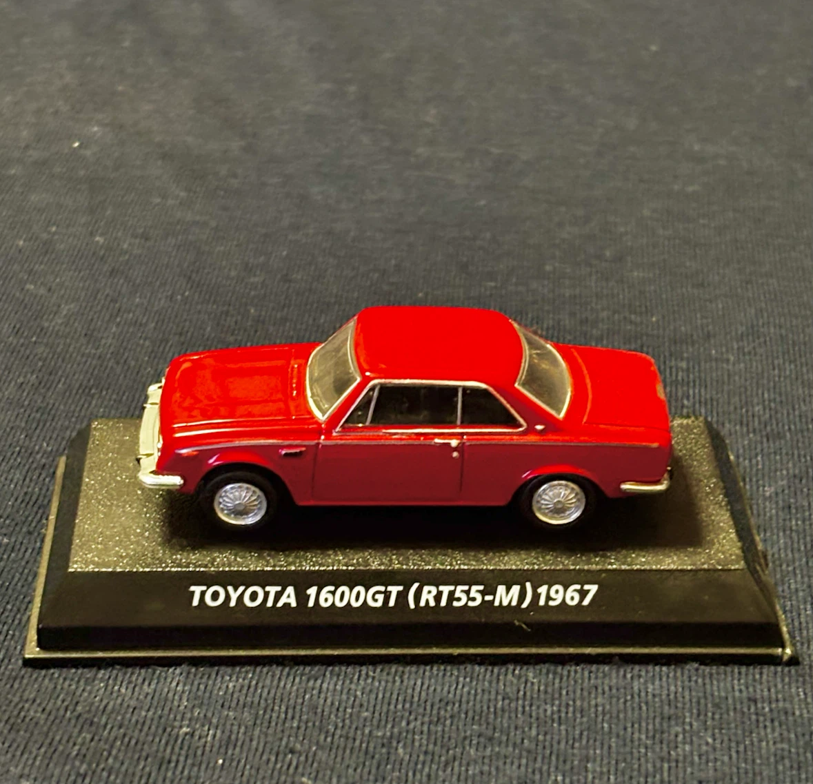 絶盤名車　トヨタ1600 GT 1/64スケール　ミニカー