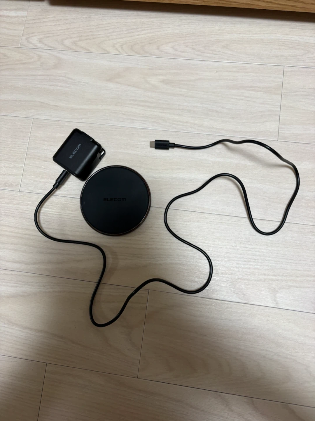 エレコム ワイヤレス充電器 ブラックの写真2枚目