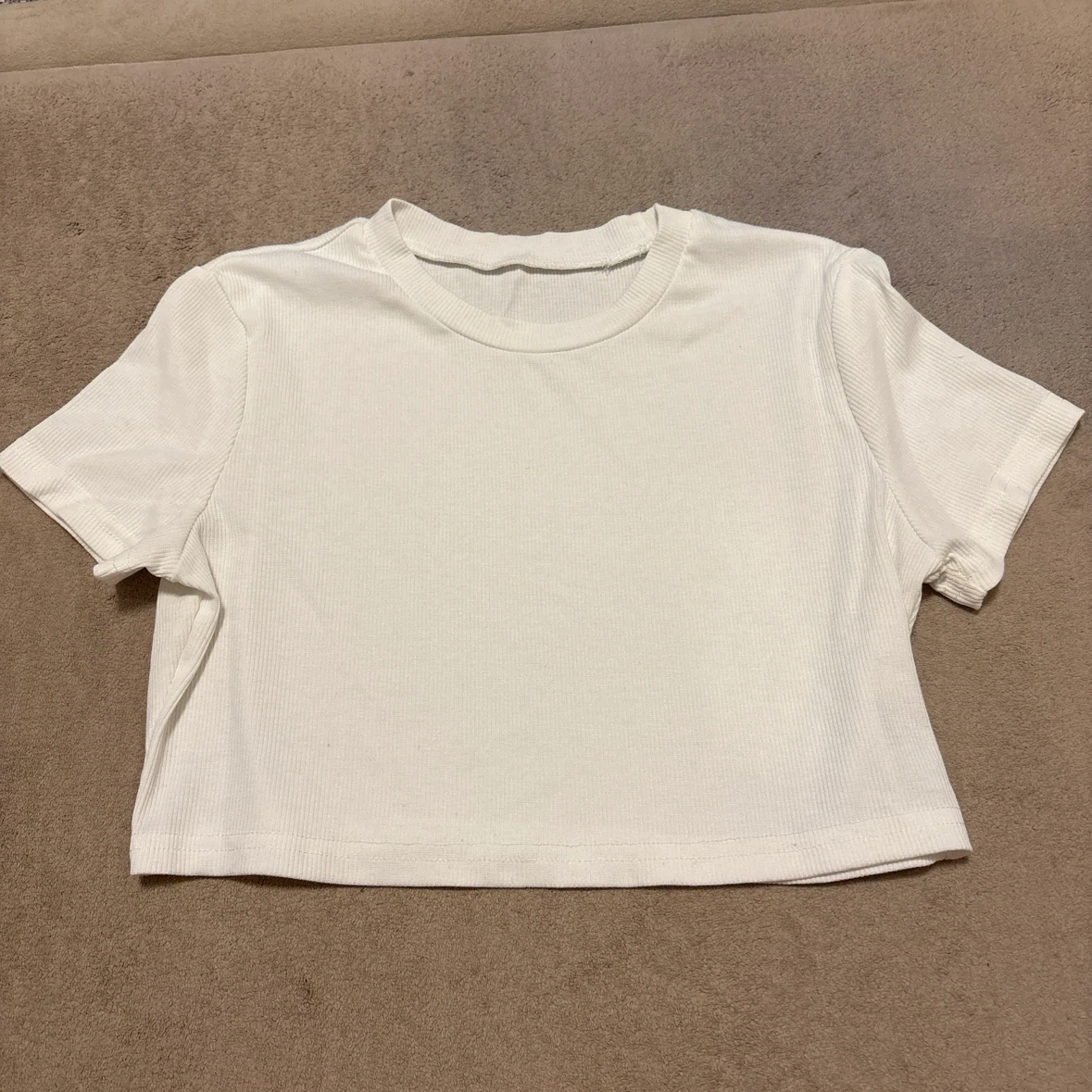 シーイン ホワイト リブ クロップド丈 Tシャツ