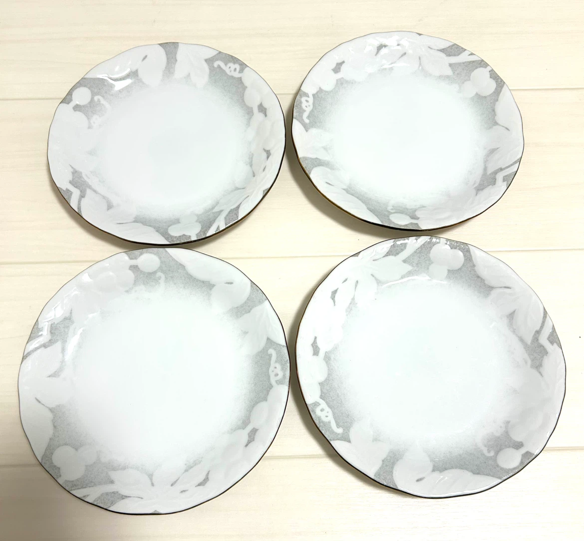 【美品】KURIYAMA 大皿1枚＆小皿4枚 パーティプレート 5点セットの写真3枚目