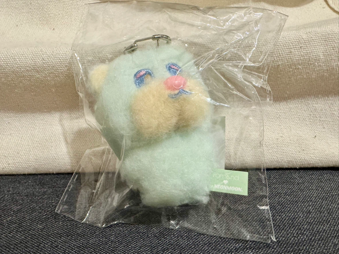 ロムアンド　ノベルティ　ネオンムーン  キーホルダー