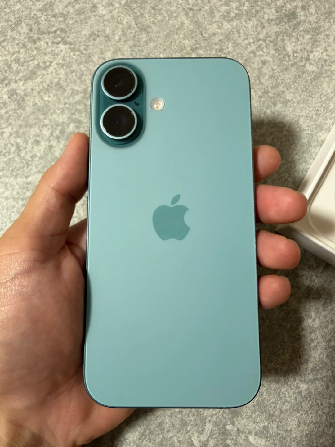 アップル iPhone 16 ブルー 本体 SIMフリーの写真3枚目