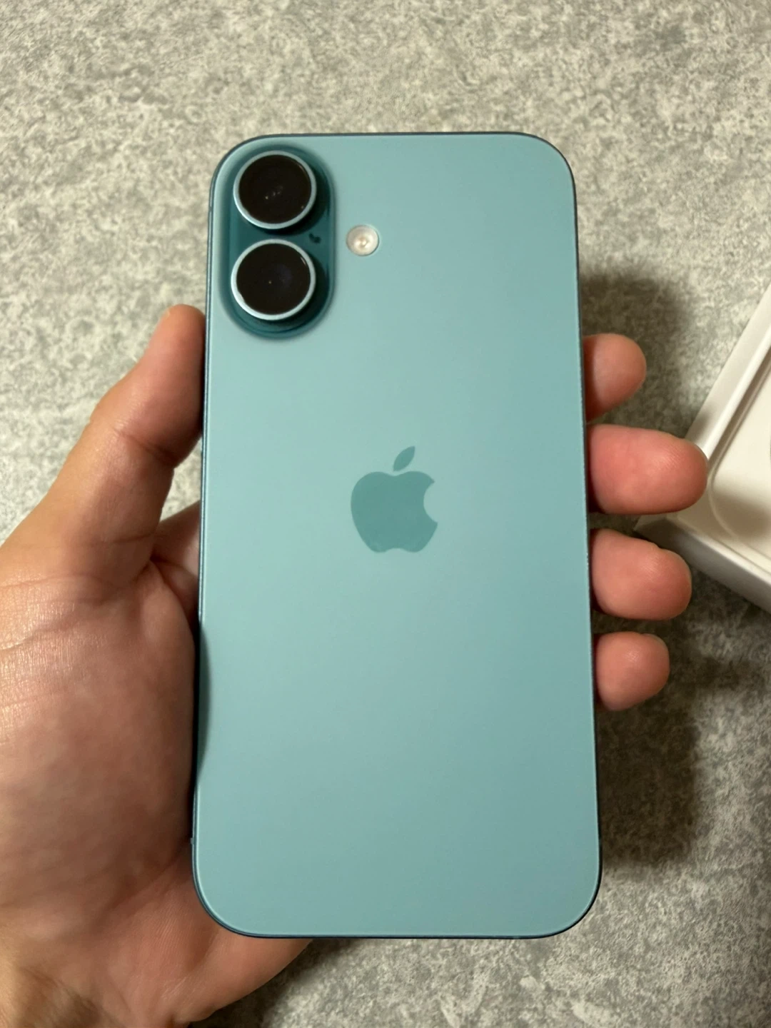 アップル iPhone 16 ブルー 本体 SIMフリーの写真3枚目