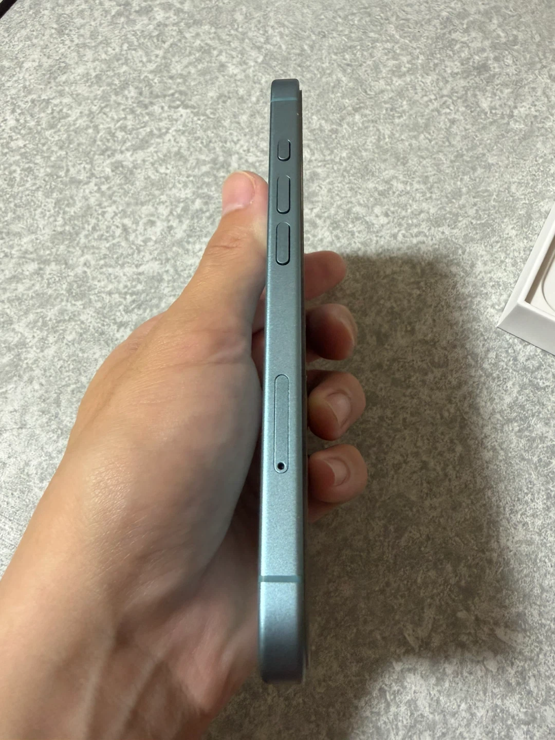 アップル iPhone 16 ブルー 本体 SIMフリーの写真6枚目