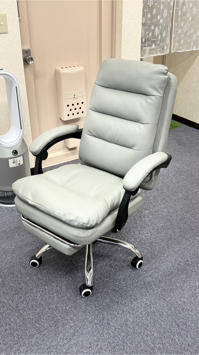 リクライニングオフィスチェア フットレスト付 グレーの写真3枚目