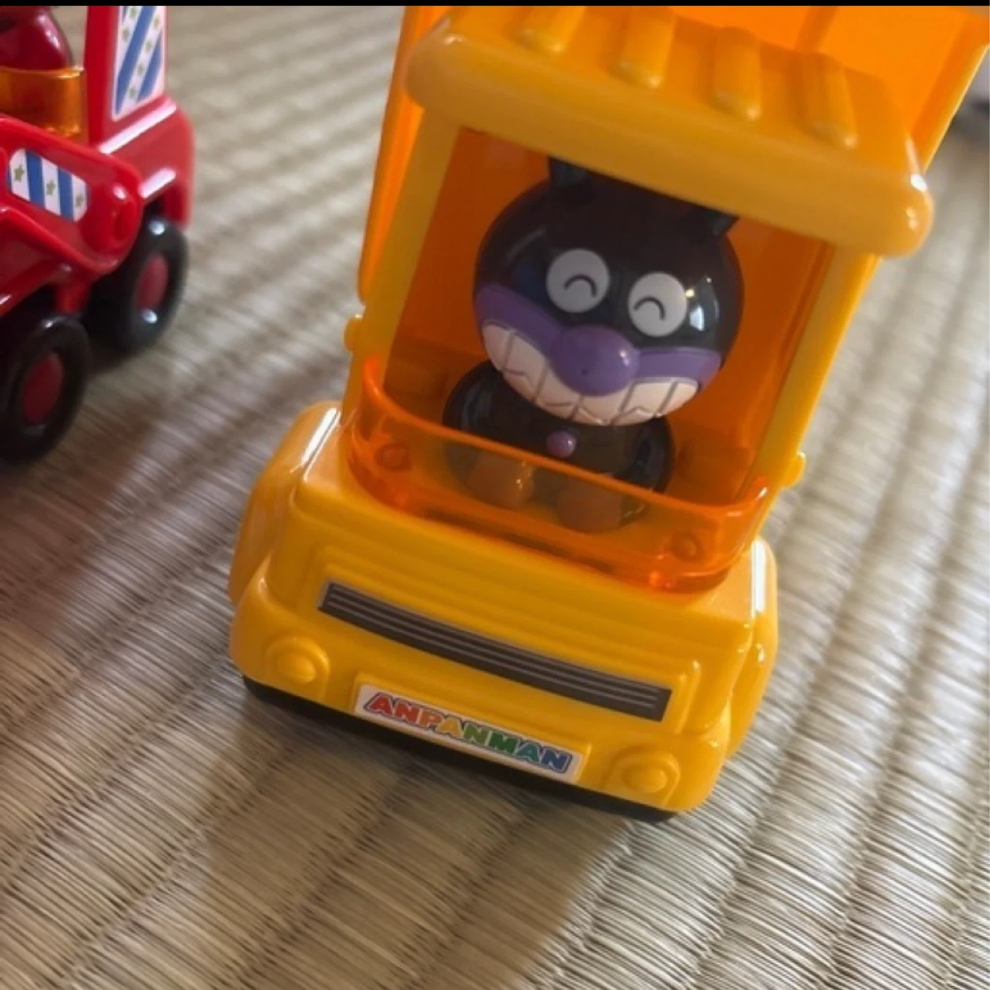 アンパンマン ミニカー 2台セットの写真3枚目