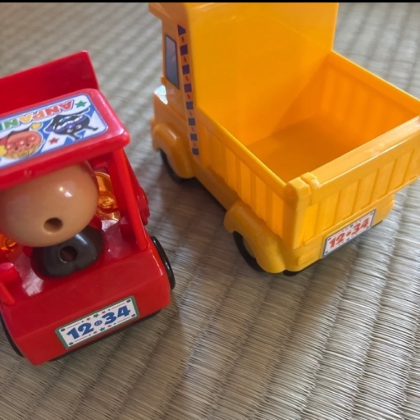 アンパンマン ミニカー 2台セットの写真4枚目