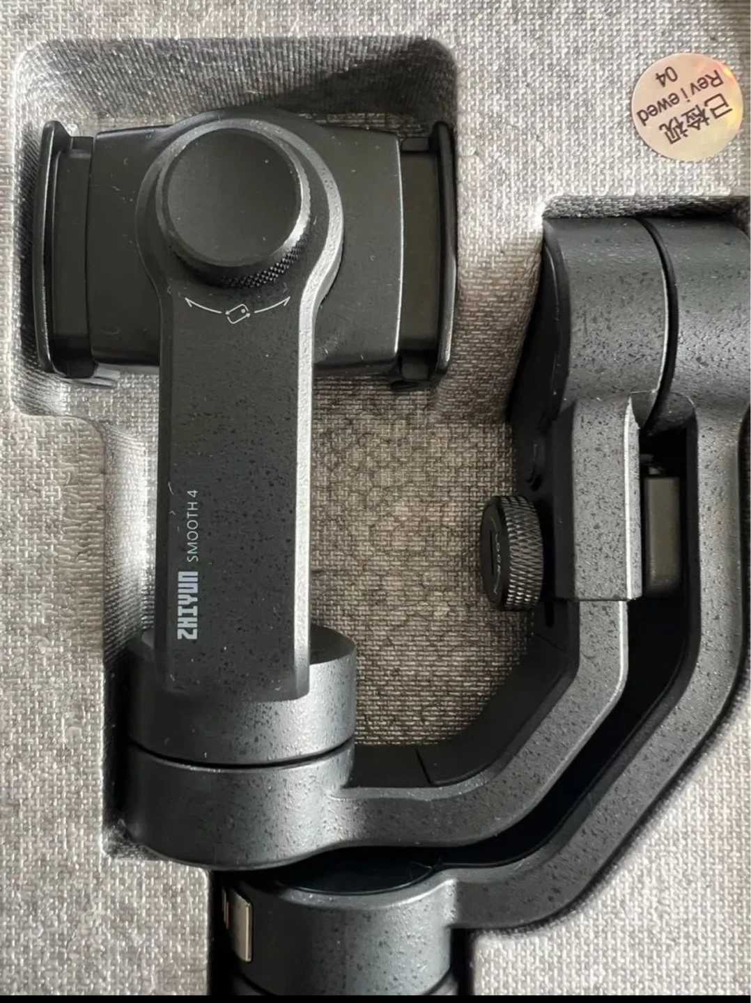【ジンバル】ZHIYUN SMOOTH 4 スマートフォン　プロ仕様　3軸電動スタビライザーの写真3枚目