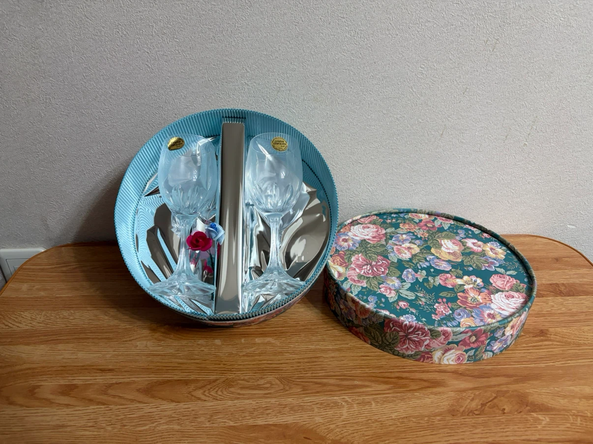 ⭐︎新品⭐︎クリスタルダルク ワイングラス 2客セット