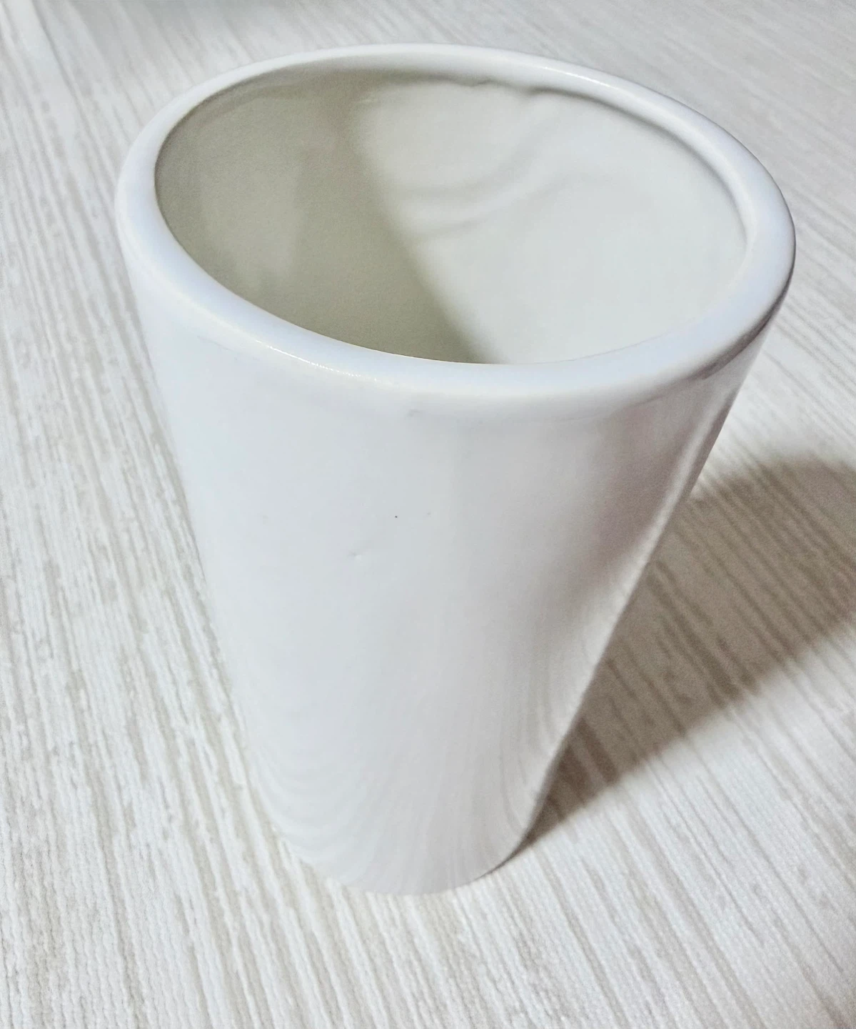 シンプル ホワイト 陶器製 花瓶の写真2枚目