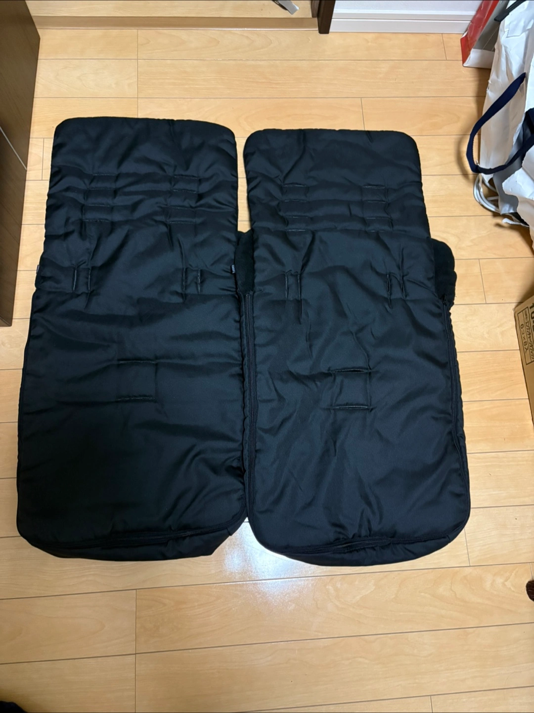 カトージ ベビーカー用 フットマフ 2枚セット ブラックの写真2枚目