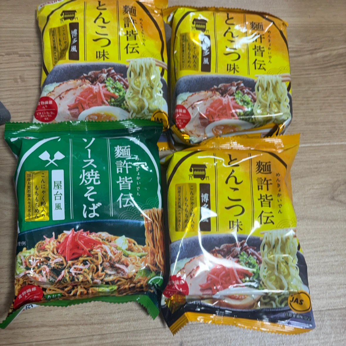 麺許皆伝 とんこつ味・ソース焼そば 計4袋
