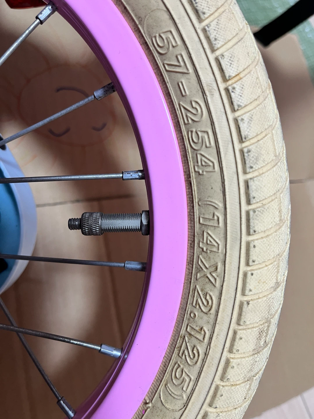 Pink kids bicycle, 14 inch.の写真7枚目