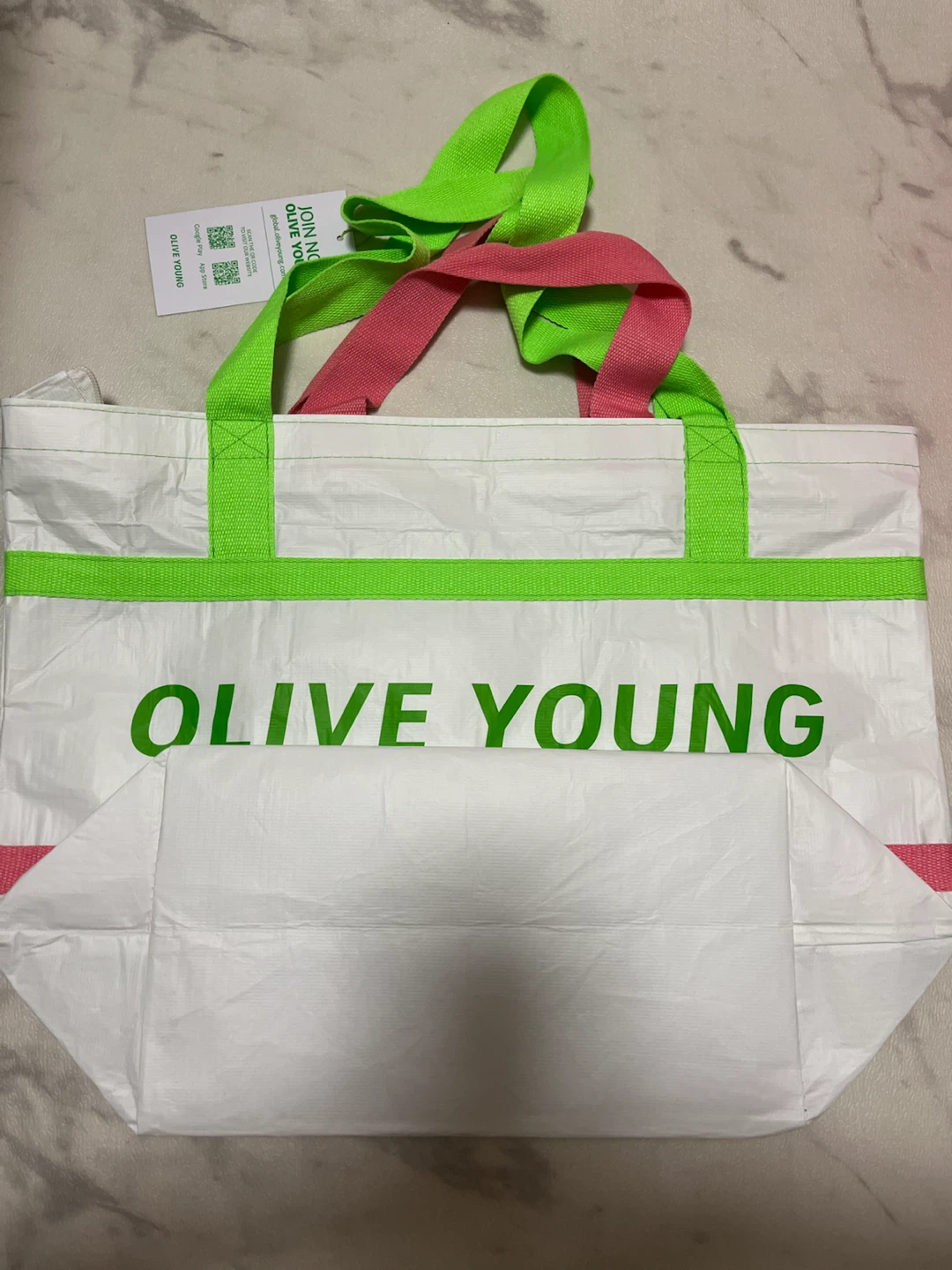 新品 タグ付き 韓国 オリーブヤング ショッピングバッグの写真2枚目