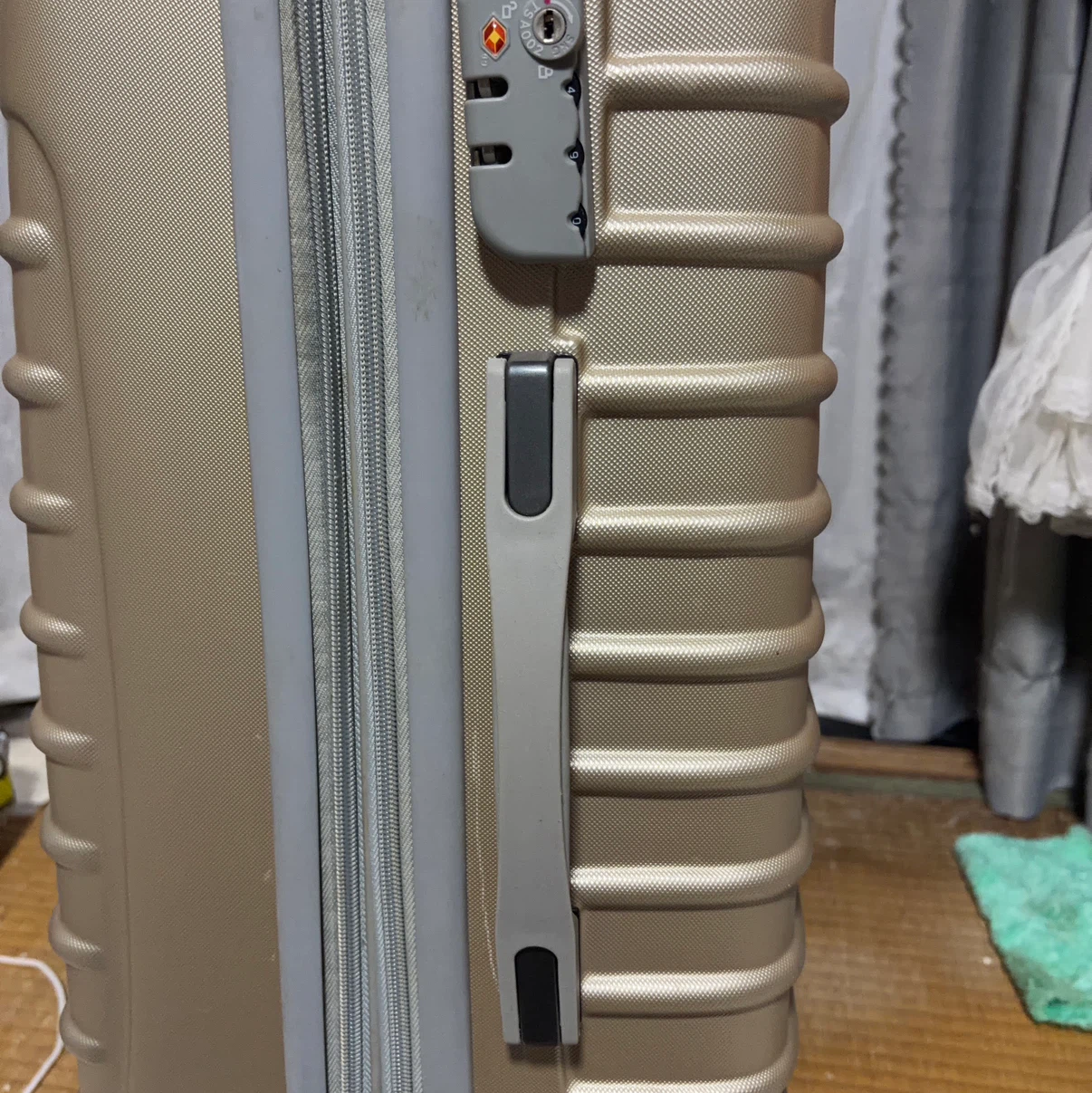 キャリーケース シャンパンゴールドの写真8枚目