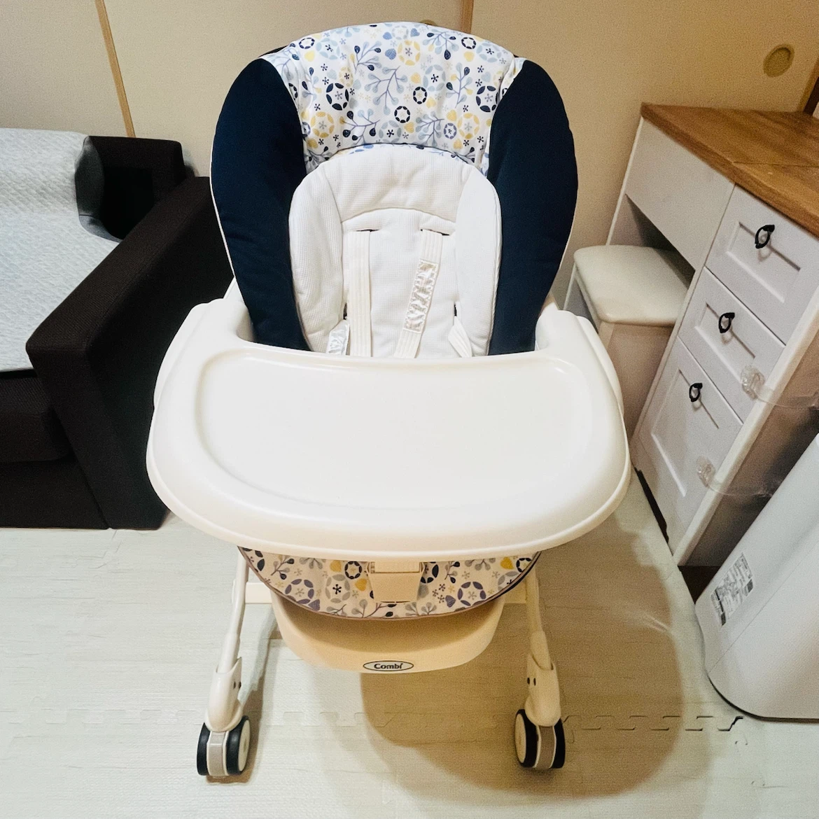 Combi コンビ ネムリラ 手動 ハイローチェア（テーブル付）