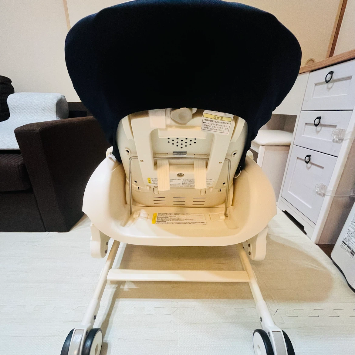 Combi コンビ ネムリラ 手動 ハイローチェア（テーブル付）の写真4枚目