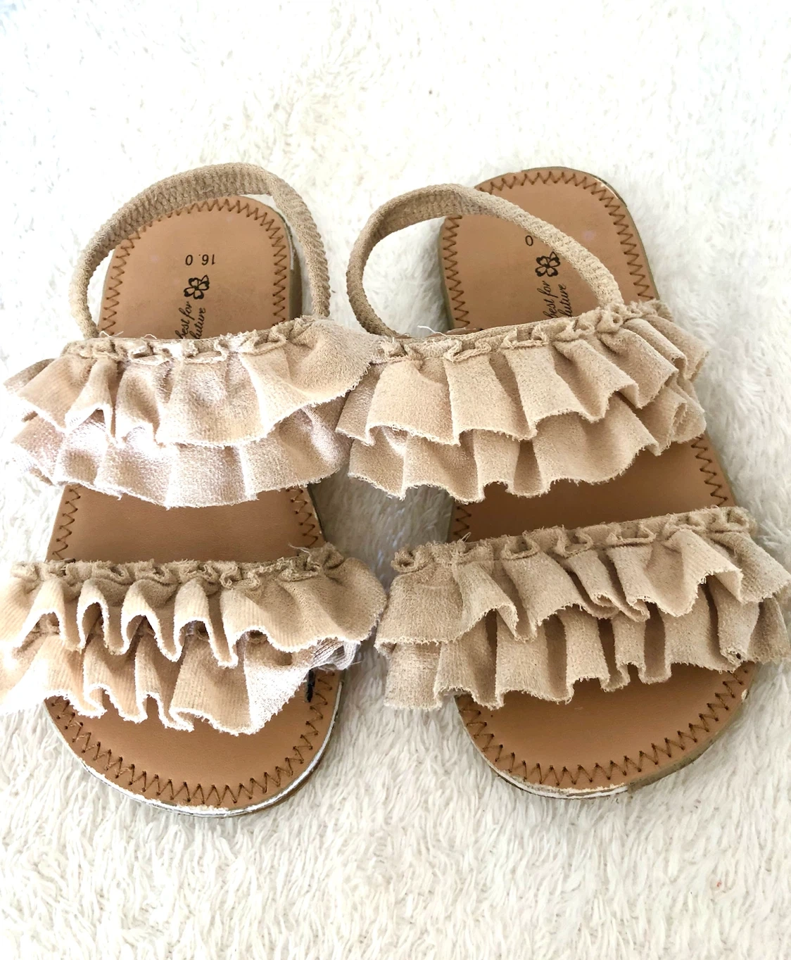 👧✨フリル サンダル ベージュ 16cm🌟✨