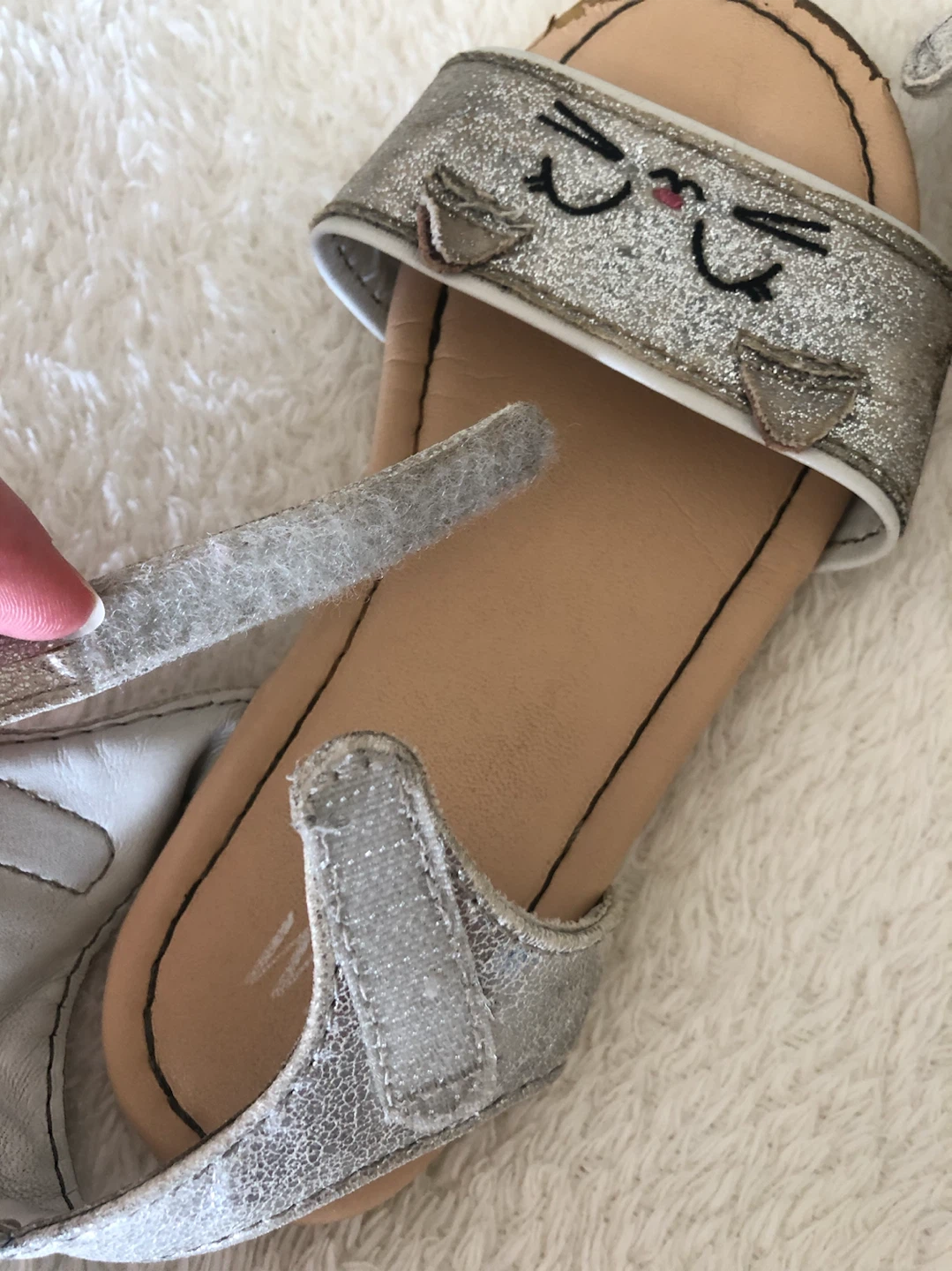 😻👧H&M 子供用サンダル、猫柄、シルバー、サイズ16.5🌟✨の写真5枚目