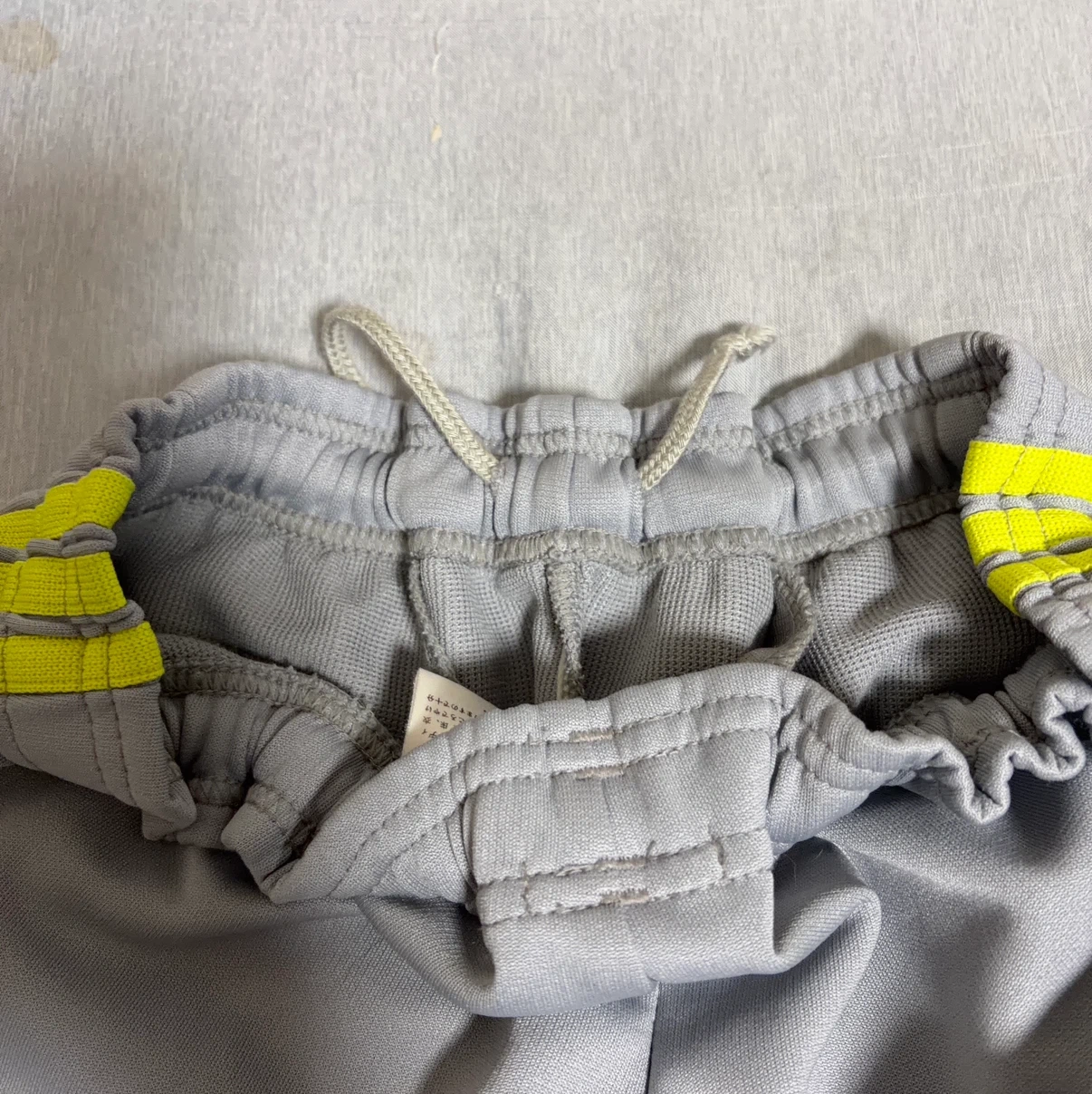 アディダス トラックパンツ グレー Sサイズの写真3枚目
