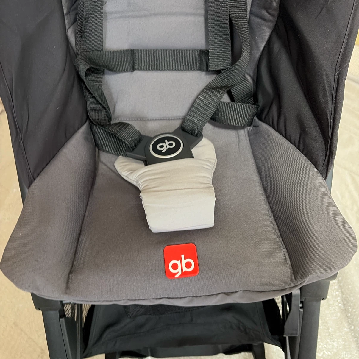 美品✨使用回数少❣️ gb good baby pockit コンパクトべビーカーの写真5枚目