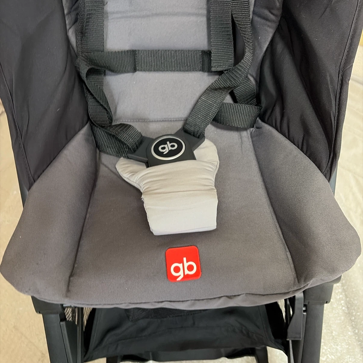 美品✨使用回数少❣️ gb good baby pockit コンパクトべビーカーの写真5枚目