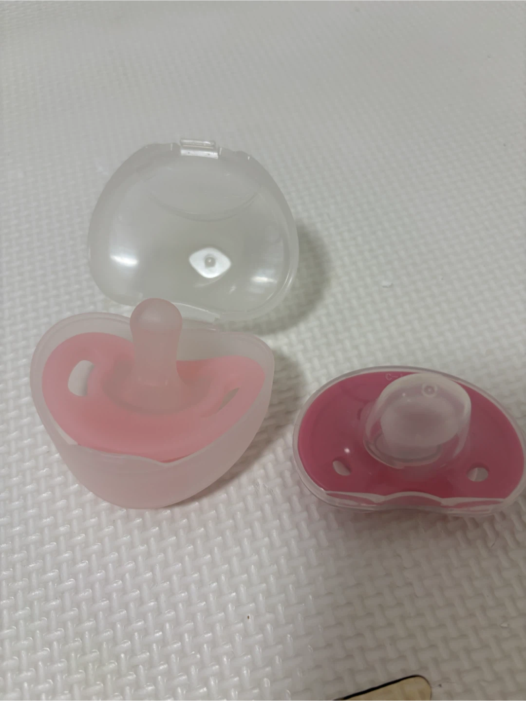 おしゃぶりケース付　2個セットの写真2枚目