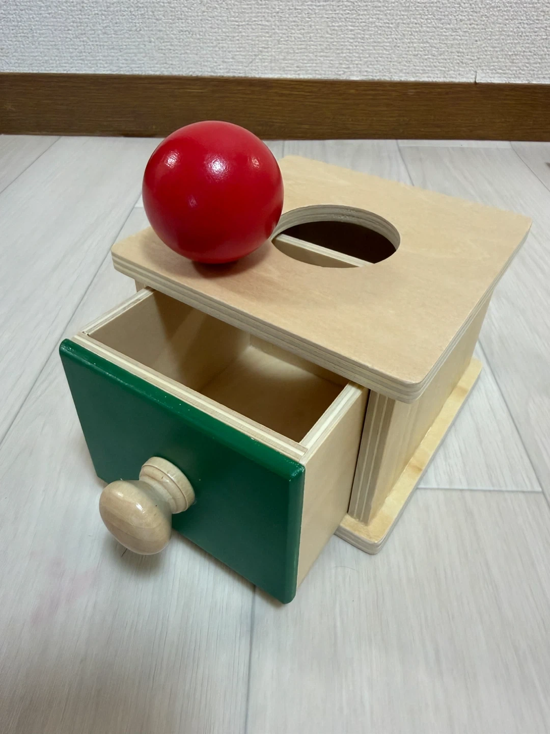 美品☆木製 知育玩具 ボール落とし モンテッソーリ 引き出し付玉入れ