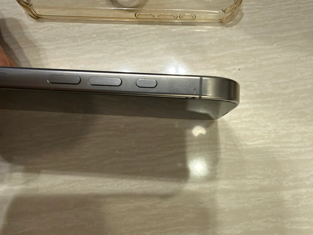 Apple iPhone16pro 256GB ナチュラルチタニウム 91%の写真5枚目