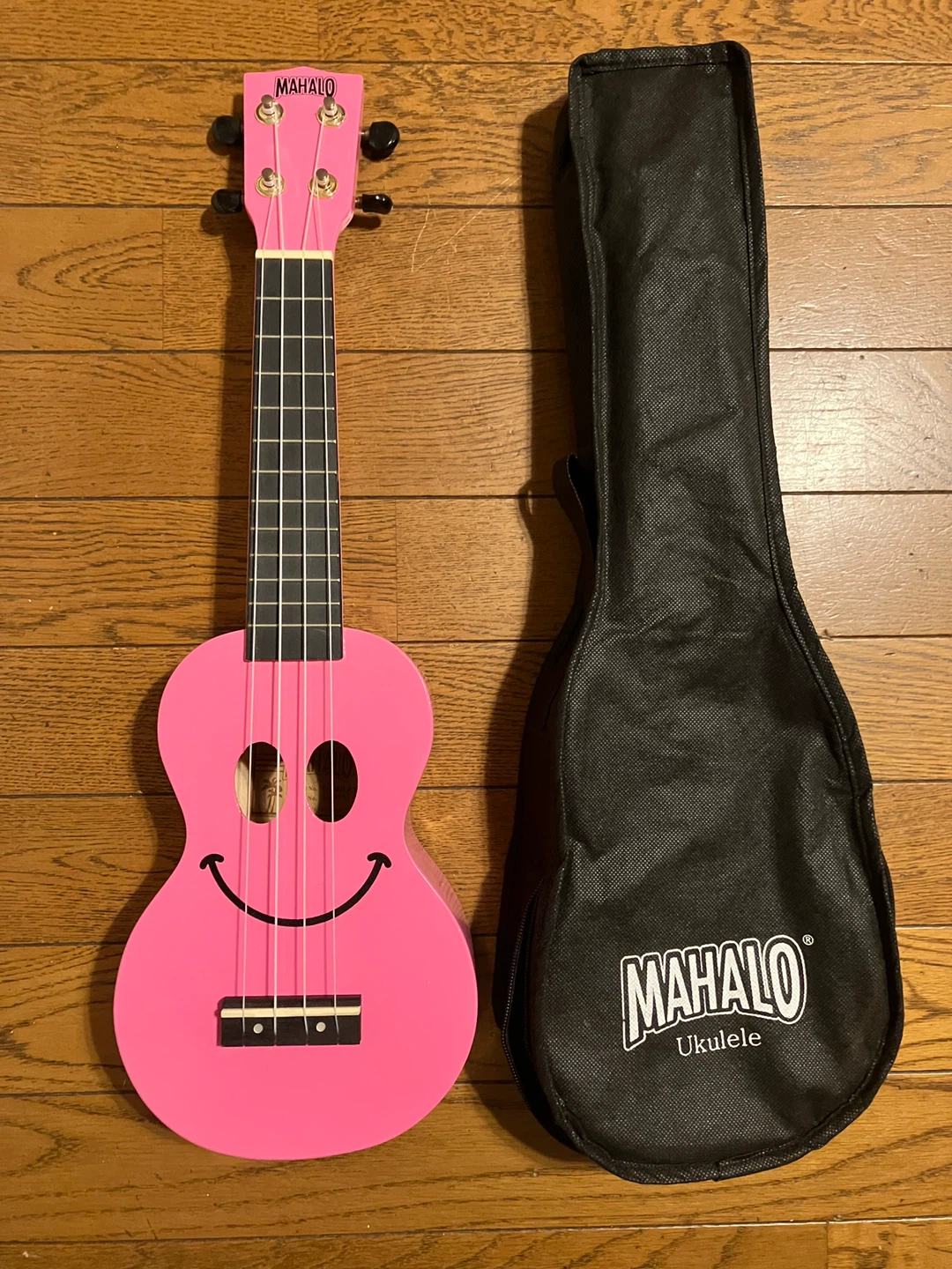 美品　mahalo uklele マハロ ウクレレ ピンク ソフトケース付き